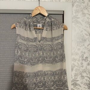 CAbi Black & White Patterned Sleeveless Top. Size: Small Ladies